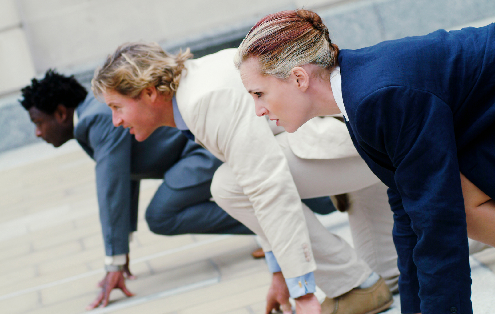 Business people getting ready to run